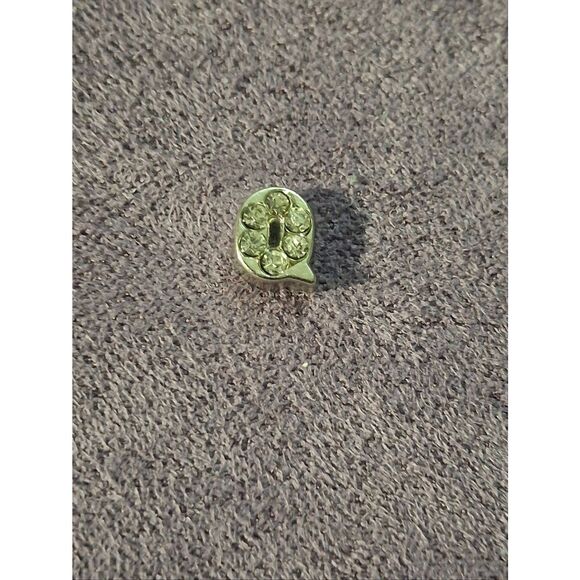 Jewelry - 'Q' Charm for Floating Lockets